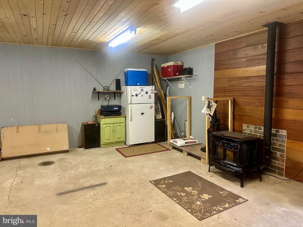 Image 36 of property listing at 552 BLACK OAK DR, Oakland, MD 21550