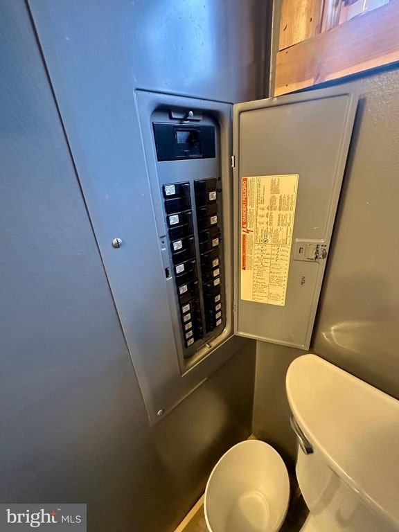 Image 46 of property listing at 552 BLACK OAK DR, Oakland, MD 21550