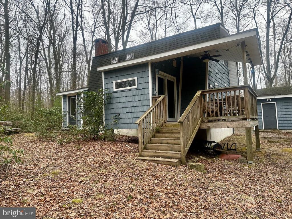 Image 6 of property listing at 552 BLACK OAK DR, Oakland, MD 21550