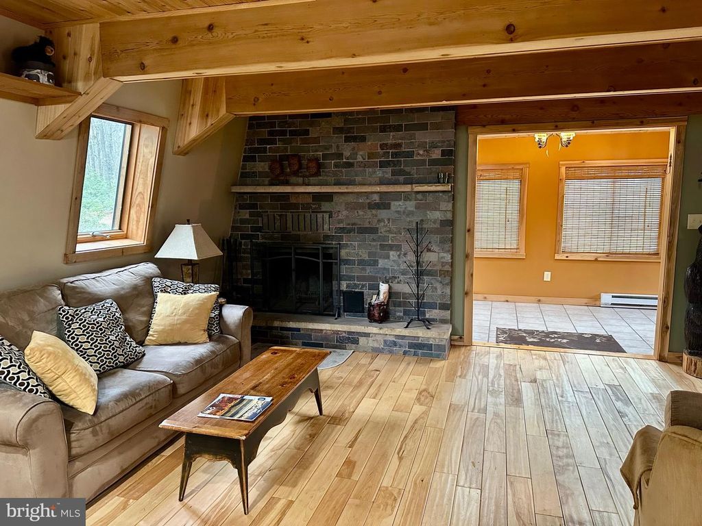 Image 9 of property listing at 552 BLACK OAK DR, Oakland, MD 21550