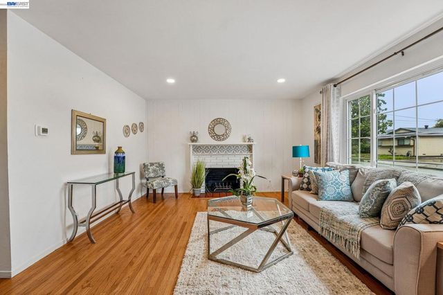 24815 Townsend Ave, Hayward, CA 94544