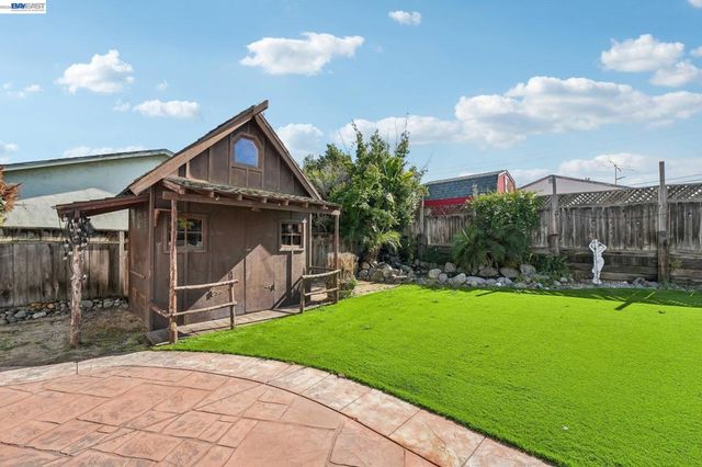 24815 Townsend Ave, Hayward, CA 94544