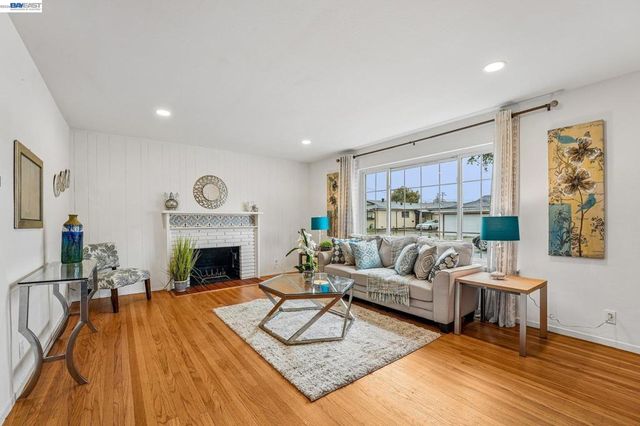 24815 Townsend Ave, Hayward, CA 94544
