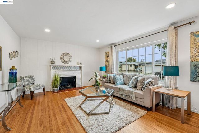 24815 Townsend Ave, Hayward, CA 94544