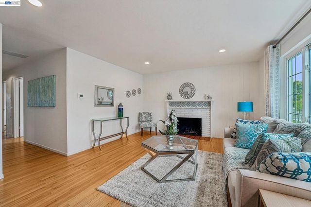 24815 Townsend Ave, Hayward, CA 94544