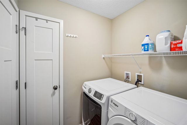 5789 NW 50th Street, Johnston, IA 50131
