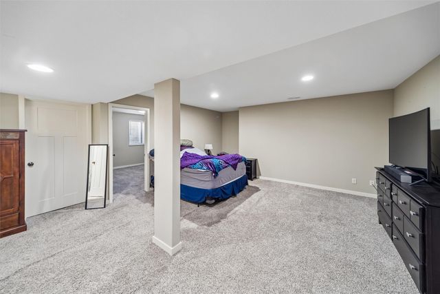 5789 NW 50th Street, Johnston, IA 50131