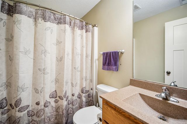 5789 NW 50th Street, Johnston, IA 50131