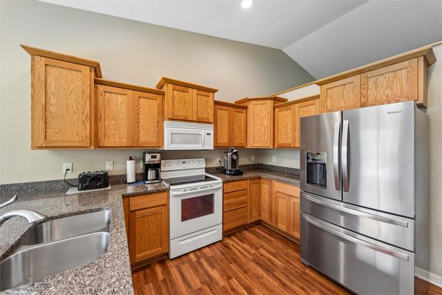 5789 NW 50th Street, Johnston, IA 50131
