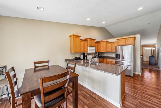 5789 NW 50th Street, Johnston, IA 50131