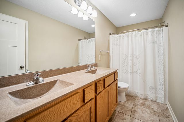 5789 NW 50th Street, Johnston, IA 50131
