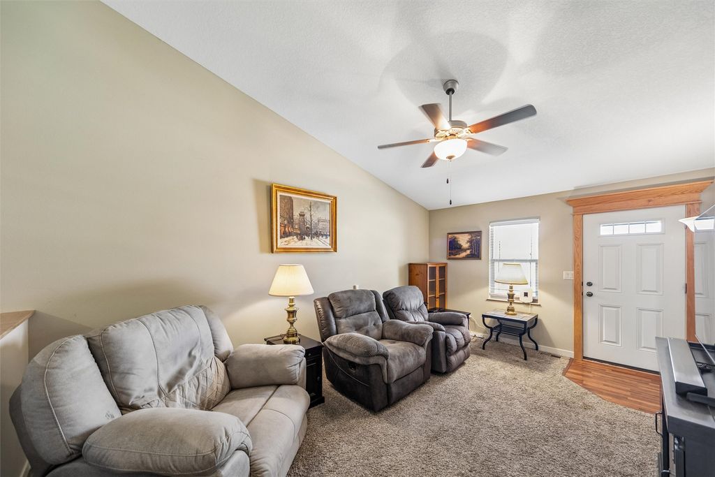 5789 NW 50th Street, Johnston, IA 50131