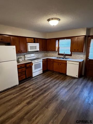 13224 Montclair Drive, Omaha, NE 68114