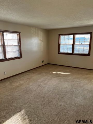 13224 Montclair Drive, Omaha, NE 68114