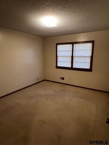 13224 Montclair Drive, Omaha, NE 68114