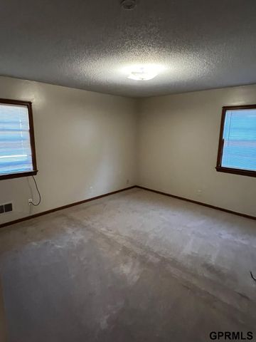 13224 Montclair Drive, Omaha, NE 68114