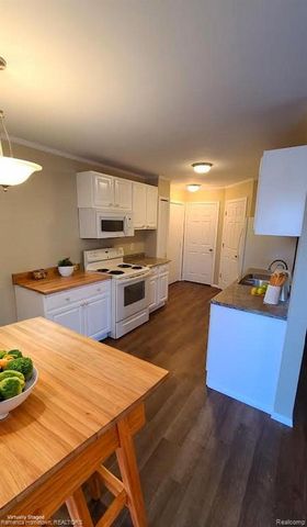 42542 Saratoga Road 26, Canton, MI 48187