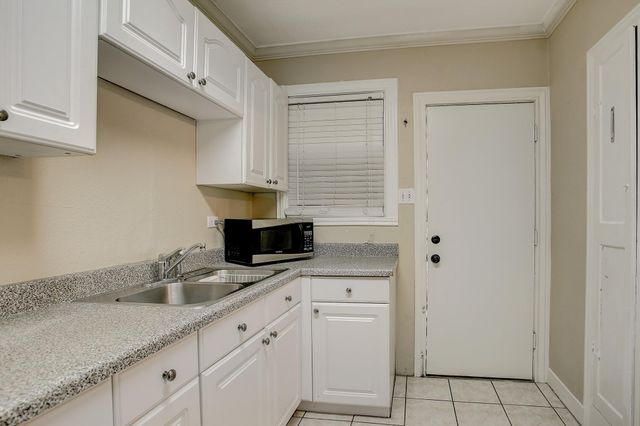 1935 Richmond Avenue, Houston, TX 77098