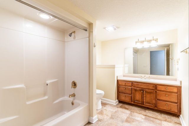 1615 Sycamore Hills Parkway, Fort Wayne, IN 46814