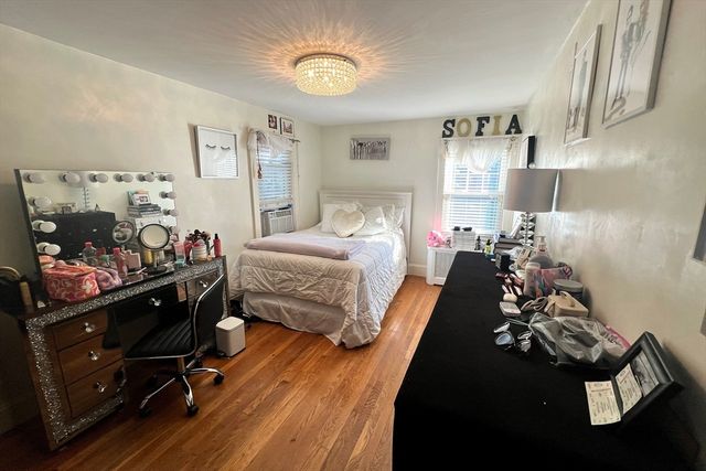 25 Essex St, Medford, MA 02155