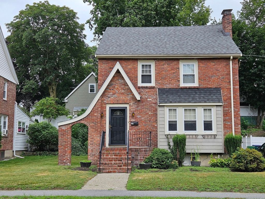25 Essex St, Medford, MA 02155