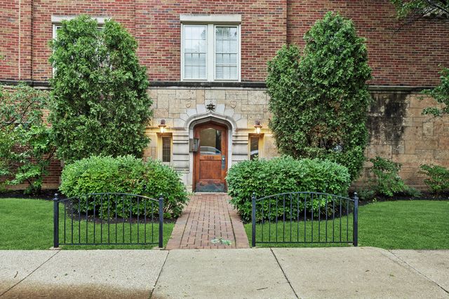 344 S Maple Avenue 2B, Oak Park, IL 60302