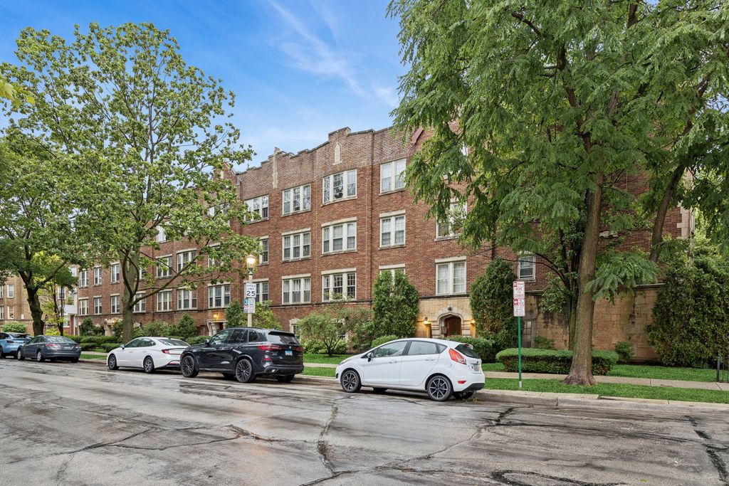 344 S Maple Avenue 2B, Oak Park, IL 60302