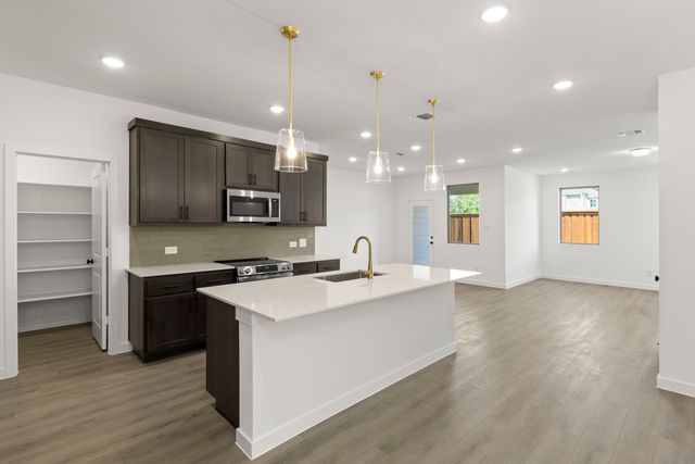 6915 Mission Tejas Drive, Dallas, TX 75228