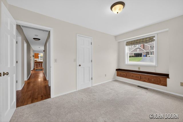 3430 Eastridge Court NE, Grand Rapids, MI 49525