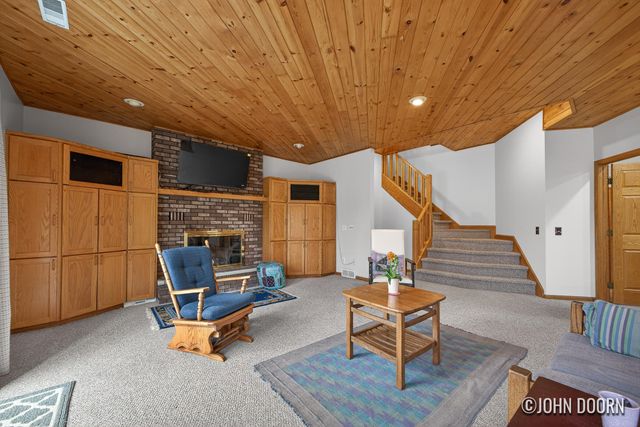 3430 Eastridge Court NE, Grand Rapids, MI 49525