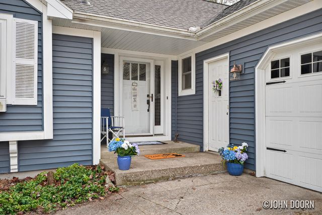 3430 Eastridge Court NE, Grand Rapids, MI 49525