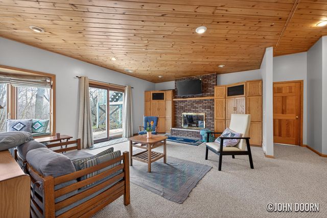 3430 Eastridge Court NE, Grand Rapids, MI 49525