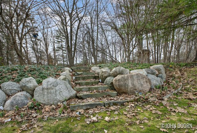 3430 Eastridge Court NE, Grand Rapids, MI 49525