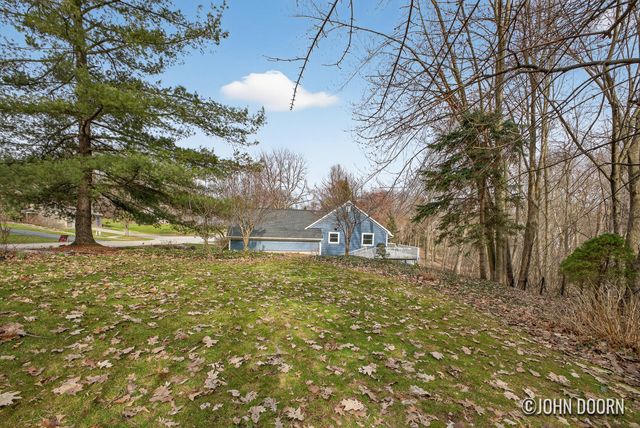 3430 Eastridge Court NE, Grand Rapids, MI 49525