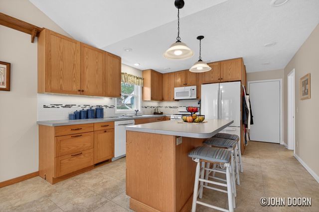 3430 Eastridge Court NE, Grand Rapids, MI 49525