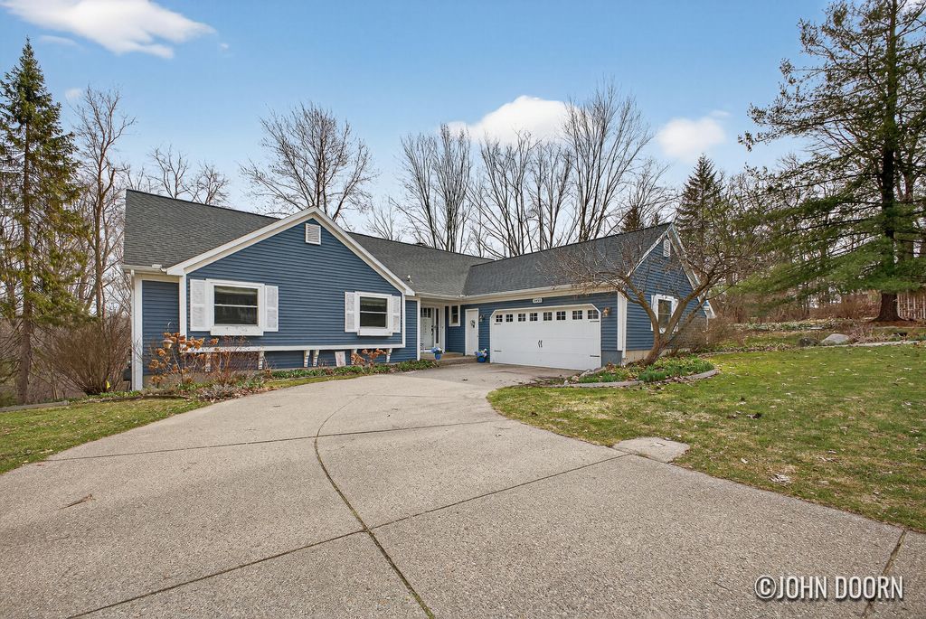 3430 Eastridge Court NE, Grand Rapids, MI 49525