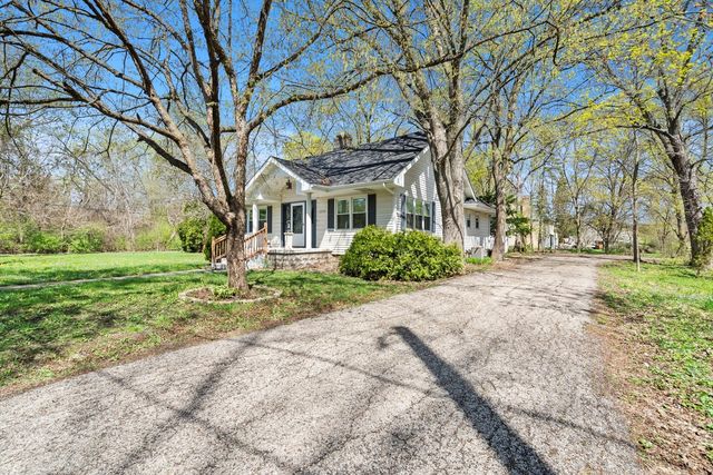 32W266 Glos Street, Wayne, IL 60184