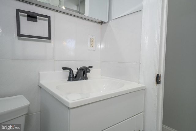 100 ENGLEWOOD RD, Upper Darby, PA 19082