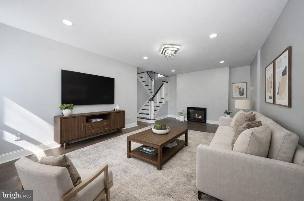 100 ENGLEWOOD RD, Upper Darby, PA 19082