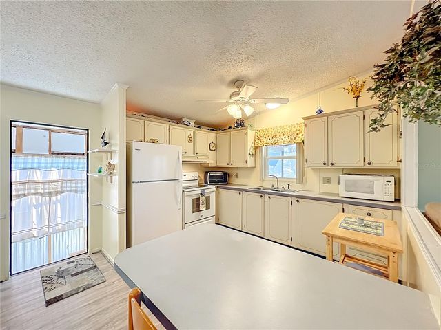 698 CINDI AVENUE, Leesburg, FL 34788