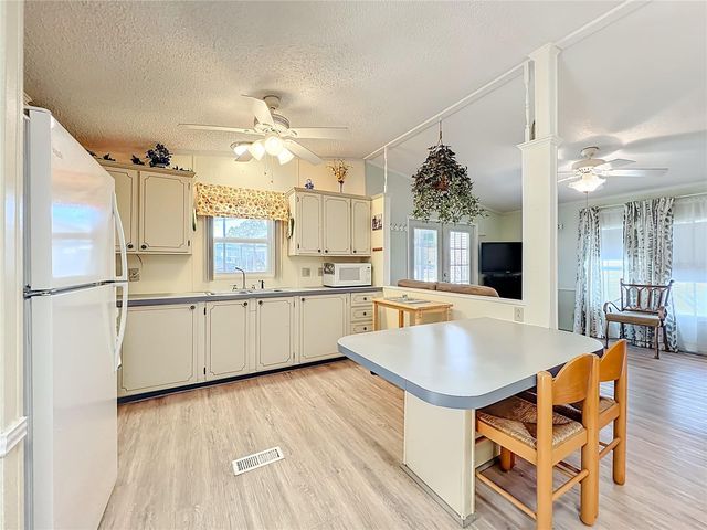 698 CINDI AVENUE, Leesburg, FL 34788