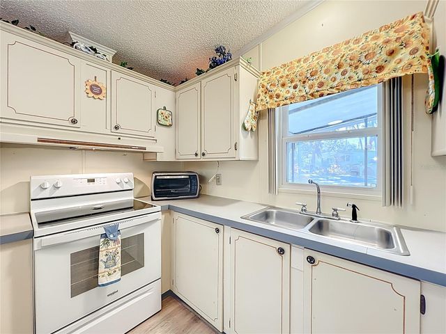 698 CINDI AVENUE, Leesburg, FL 34788