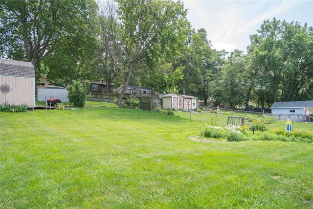 5815 SW 4th Street, Des Moines, IA 50315