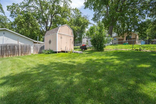 5815 SW 4th Street, Des Moines, IA 50315