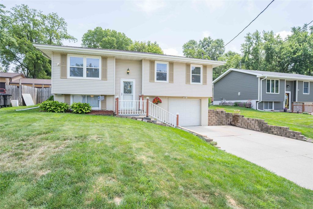 5815 SW 4th Street, Des Moines, IA 50315