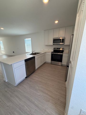1019 SNEDEKER DR, San Antonio, TX 78221