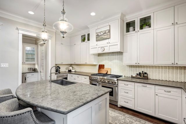 2219 Arlington Street, Houston, TX 77008