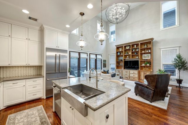 2219 Arlington Street, Houston, TX 77008