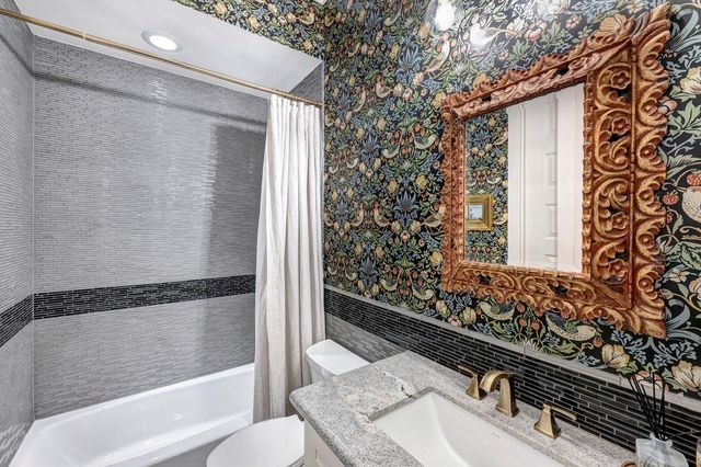 2219 Arlington Street, Houston, TX 77008