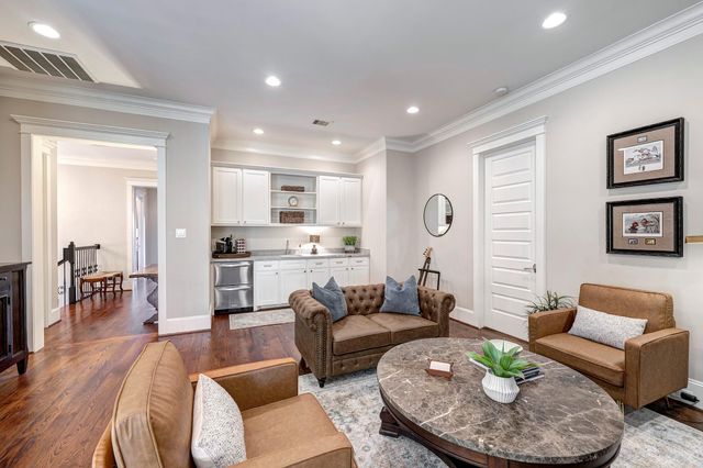 2219 Arlington Street, Houston, TX 77008